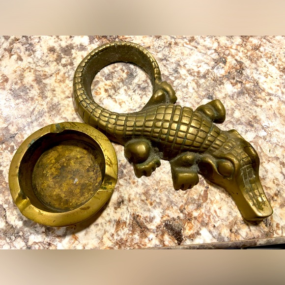 Vintage Brass Alligator Ash Tray - Picture 2 of 2